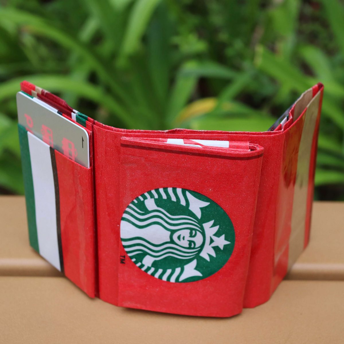 鎌倉 三つ折財布をお気に入りの紙袋から作ろう 多機能で超小型 カード入れにも 一般社団法人 日本エコロジークラフティド協会一般社団法人 日本エコロジークラフティド協会